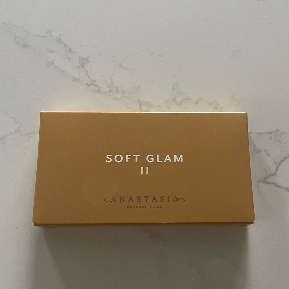 Anastasia Beverly Hills Soft Glam II in Gold